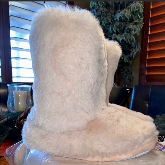 Lauren Conrad BLUSH FAUX FUR BOOTIE SLIPPERS NWTs M(7-8) XS (5-6) SUMMER PRICE - Picture 3 of 9